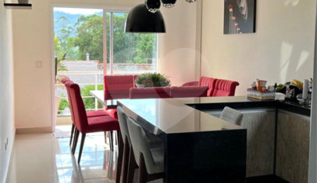 Sobrado à venda com 3 quartos, sendo 1 suíte,  em Vila Suissa, Mogi das Cruzes, SP
