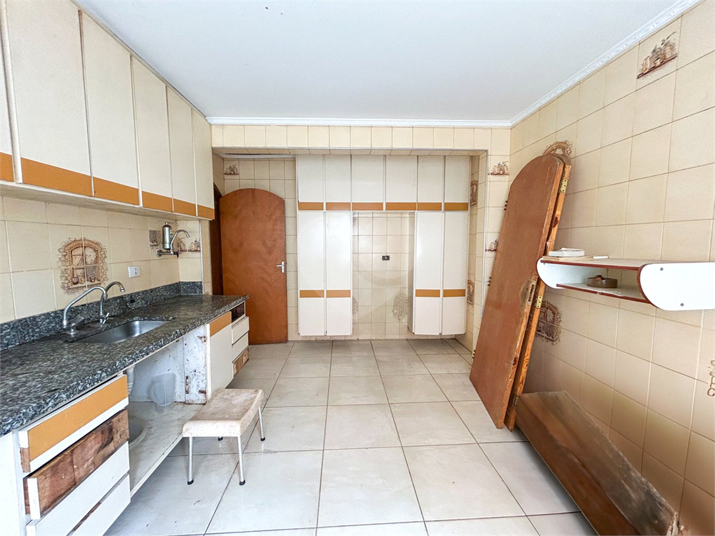 Sobrado à venda com 4 quartos, sendo 3 suítes, em Vila Libanesa, São Paulo, SP