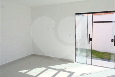 Casa à venda com 3 quartos, sendo 2 suítes, em Guriri, Cabo Frio, RJ