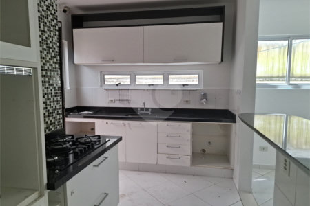 Sobrado à venda com 3 quartos, sendo 1 suíte, em Chácara Santo Antônio, São Paulo, SP