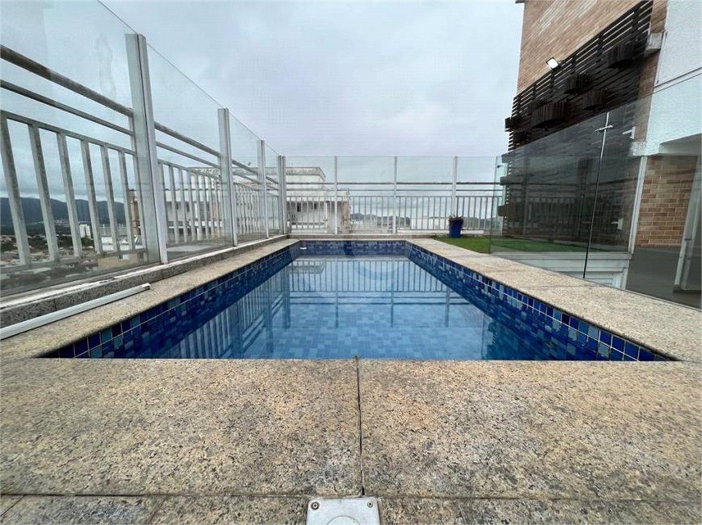 Apartamento à venda com 4 quartos, sendo 3 suítes,  em Vila Oliveira, Mogi das Cruzes, SP