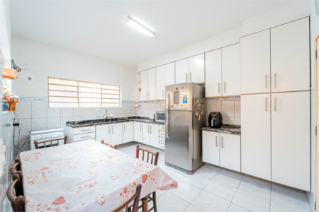 Sobrado à venda com 3 quartos, sendo 1 suíte, em Moema, São Paulo, SP