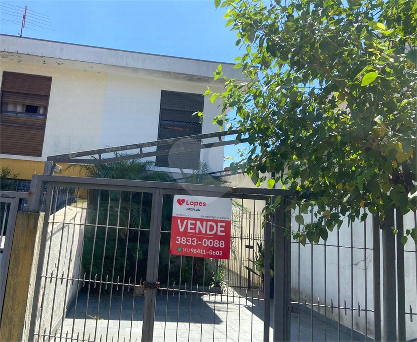 Sobrado à venda com 3 quartos, sendo 1 suíte,  em Parque Maria Domitila, São Paulo, SP