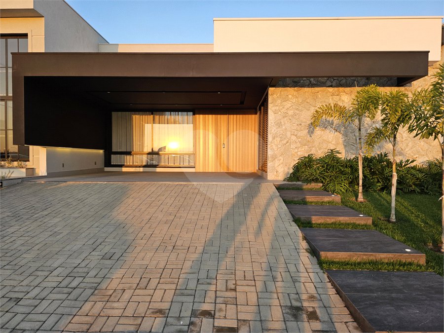 Casa à venda com 3 suítes no condomínio Residencial Dona Maria Candida, Indaiatuba - SP