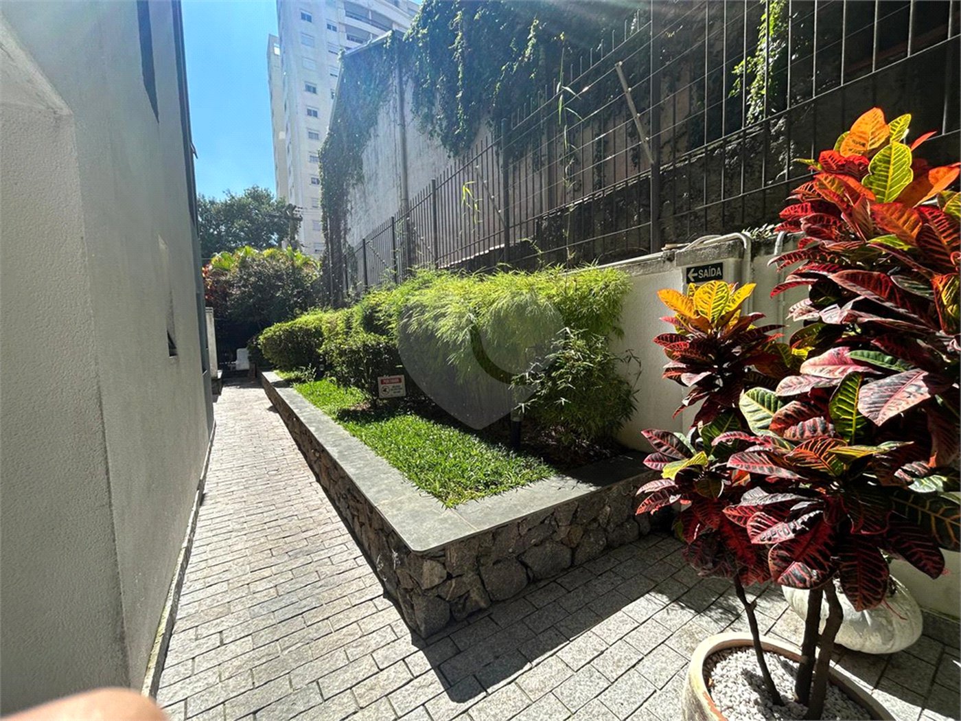 Apartamento para alugar com 3 quartos, sendo 1 suíte,  em Pinheiros, São Paulo, SP