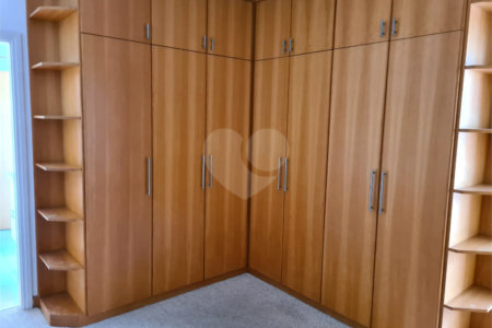 Casa à venda com 6 quartos, sendo 4 suítes, no condomínio Jardim Paulista I, Vinhedo - SP