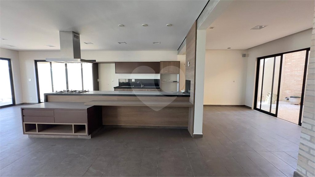 Casa à venda com 6 quartos, sendo 3 suítes, no condomínio Jardim Vila Paradiso, Indaiatuba - SP