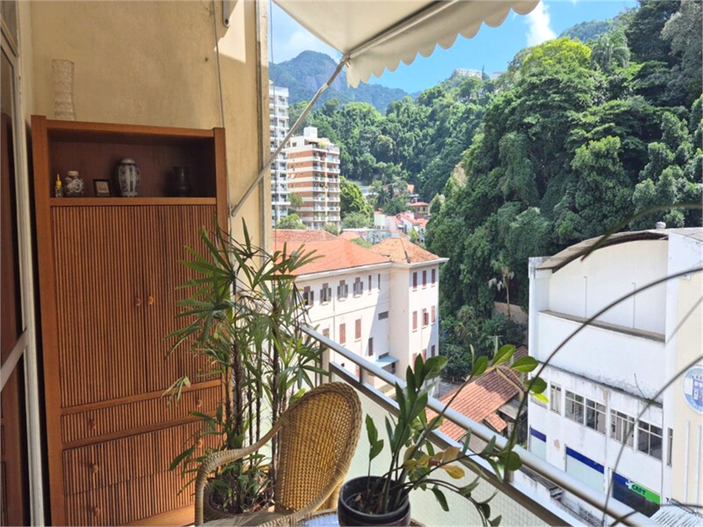 Apartamento à venda com 3 quartos, sendo 1 suíte, em Cosme Velho, Rio de Janeiro, RJ