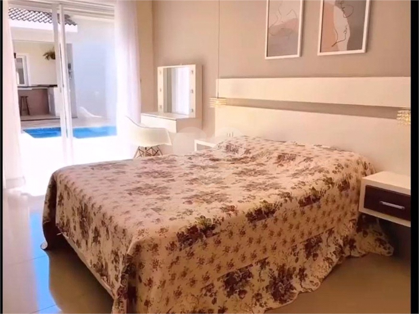 Casa à venda com 4 quartos, sendo 3 suítes, no condomínio Lago da Serra, Araçoiaba da Serra - SP