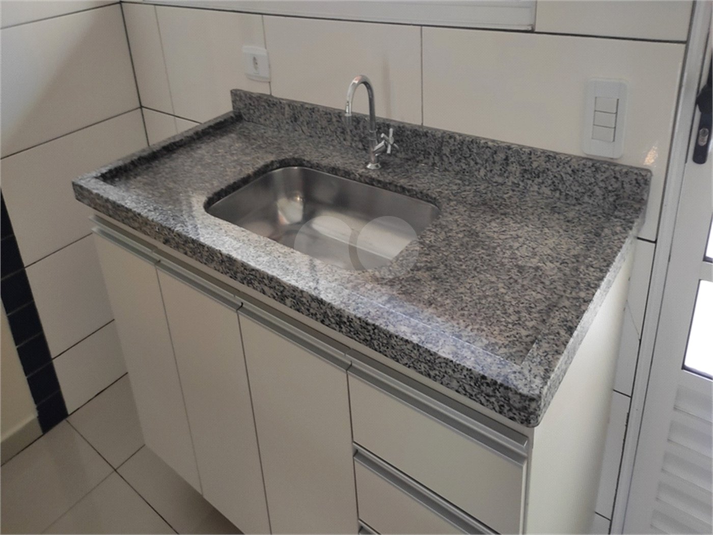 Sobrado à venda ou para alugar com 2 suítes em Jardim Nely, Indaiatuba, SP