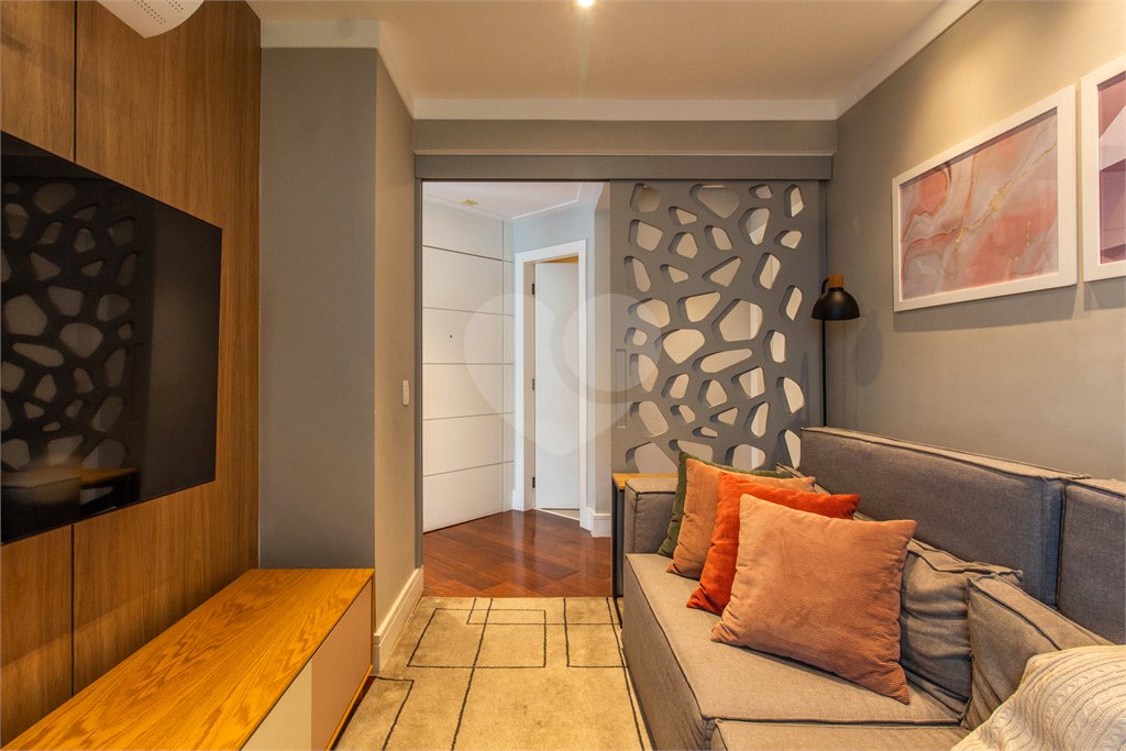Apartamento à venda com 4 quartos, sendo 2 suítes,  em Vila Mariana, São Paulo, SP