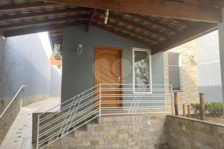 Casa Térrea à venda com 2 quartos, sendo 1 suíte,  em Nova Cerejeira, Atibaia, SP