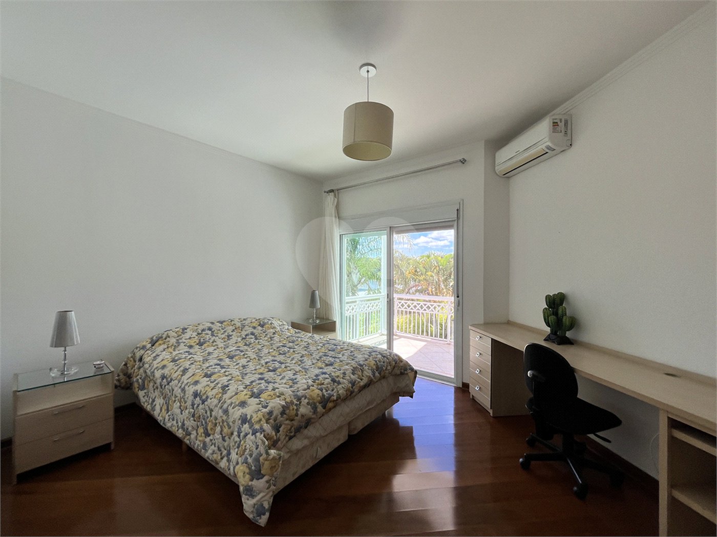 Casa à venda com 5 quartos, sendo 3 suítes,  no condomínio Village Saint Charbel, Araçoiaba da Serra - SP