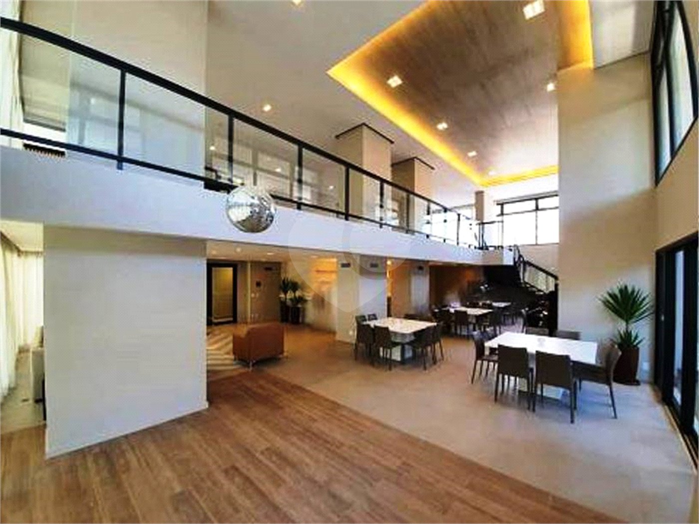 Magnífica Cobertura Penthouse à venda no condomínio Piscine Resort.