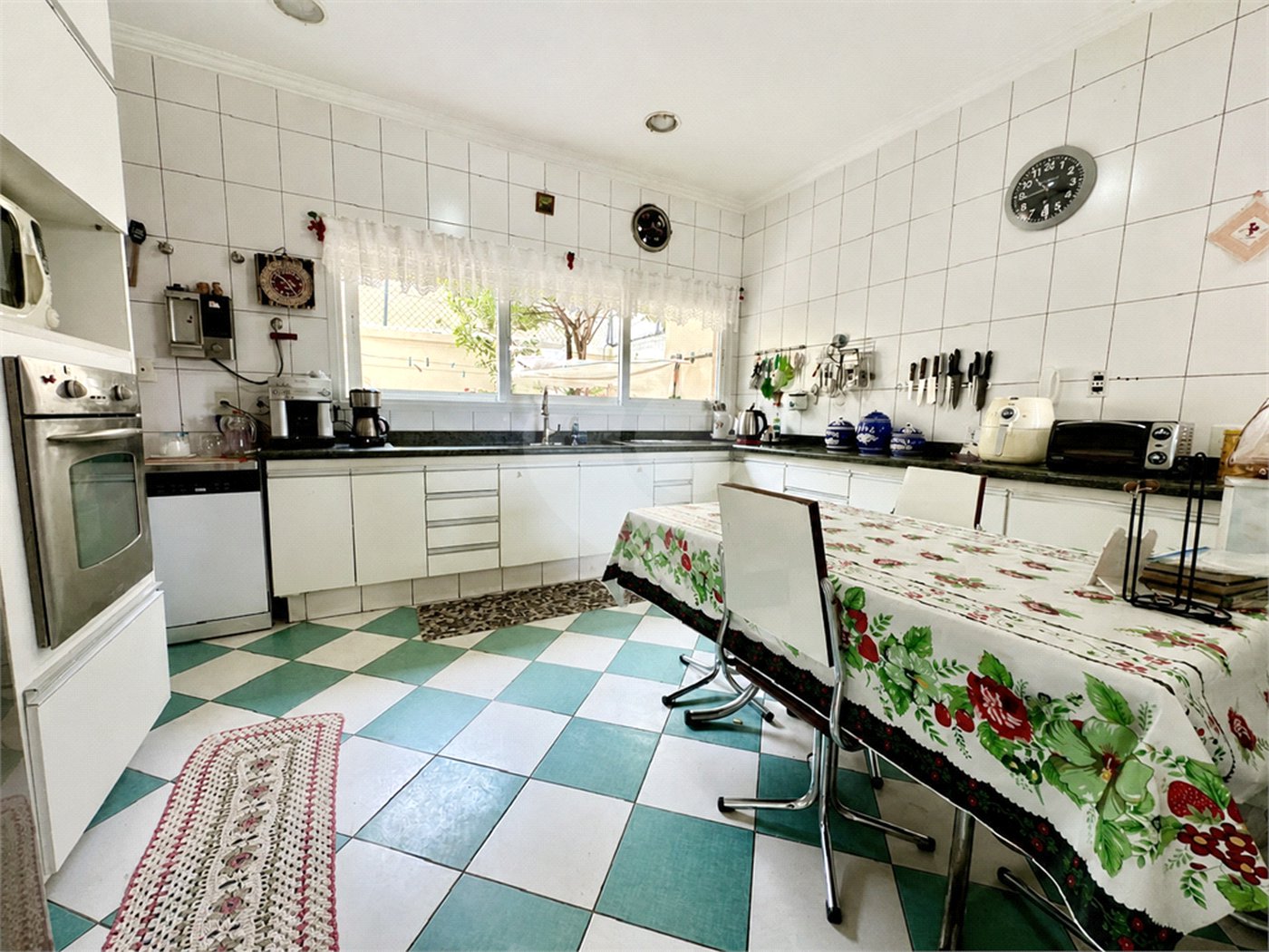 Casa à venda com 5 quartos, sendo 4 suítes, no condomínio Porto Atibaia, Atibaia - SP