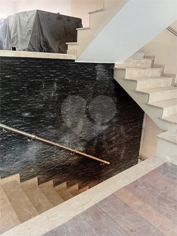 Casa à venda com 3 suítes no condomínio Residencial Jd. Floresta, São Paulo - SP