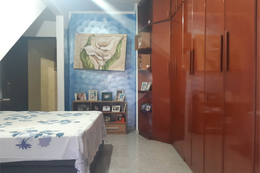 Sobrado à venda com 5 quartos, sendo 3 suítes, em Horto, São Paulo, SP