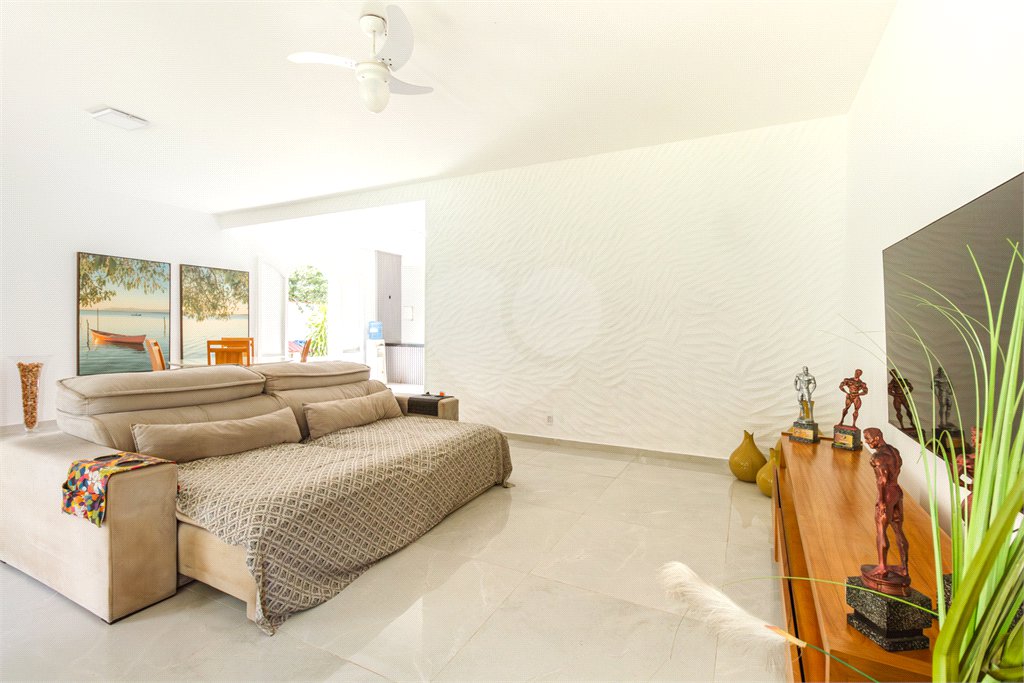 Casa à venda com 3 quartos, sendo 1 suíte,  em Manguinhos, Armação dos Búzios, RJ