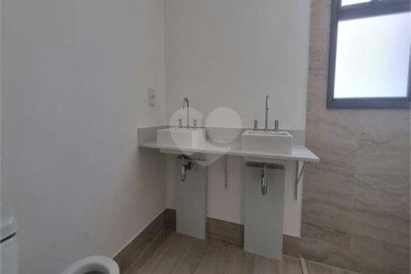 Apartamento à venda com 3 suítes em Moema, São Paulo, SP