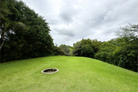Casa à venda com 4 quartos, sendo 3 suítes, no condomínio Village da Serra, Araçoiaba da Serra - SP