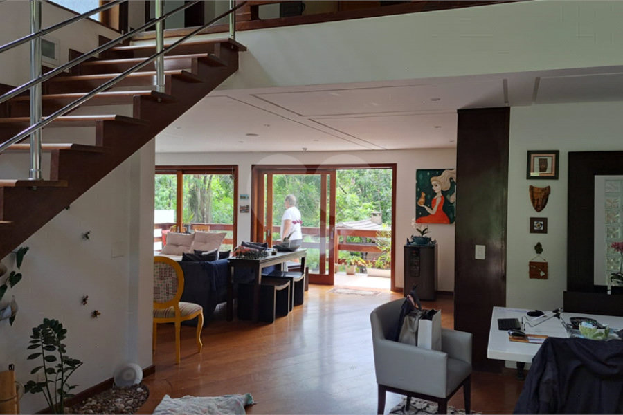 Casa à venda com 6 quartos, sendo 4 suítes, no condomínio Alpes da Cantareira, Mairiporã - SP