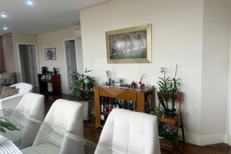 Apartamento à venda com 3 suítes em Vila Suzana, São Paulo, SP