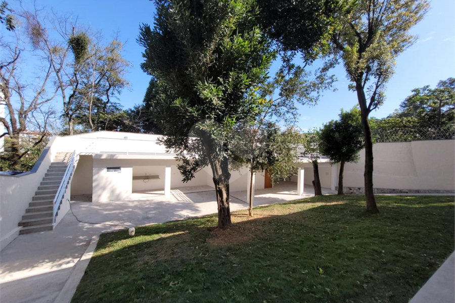 Casa Térrea à venda ou para alugar com 4 quartos, sendo 3 suítes,  em Horto Florestal, São Paulo, SP