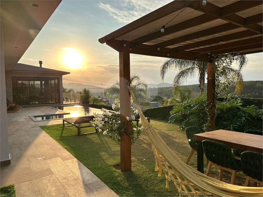 Casa Térrea à venda ou para alugar com 3 suítes em Jardim Leonor, Itatiba, SP