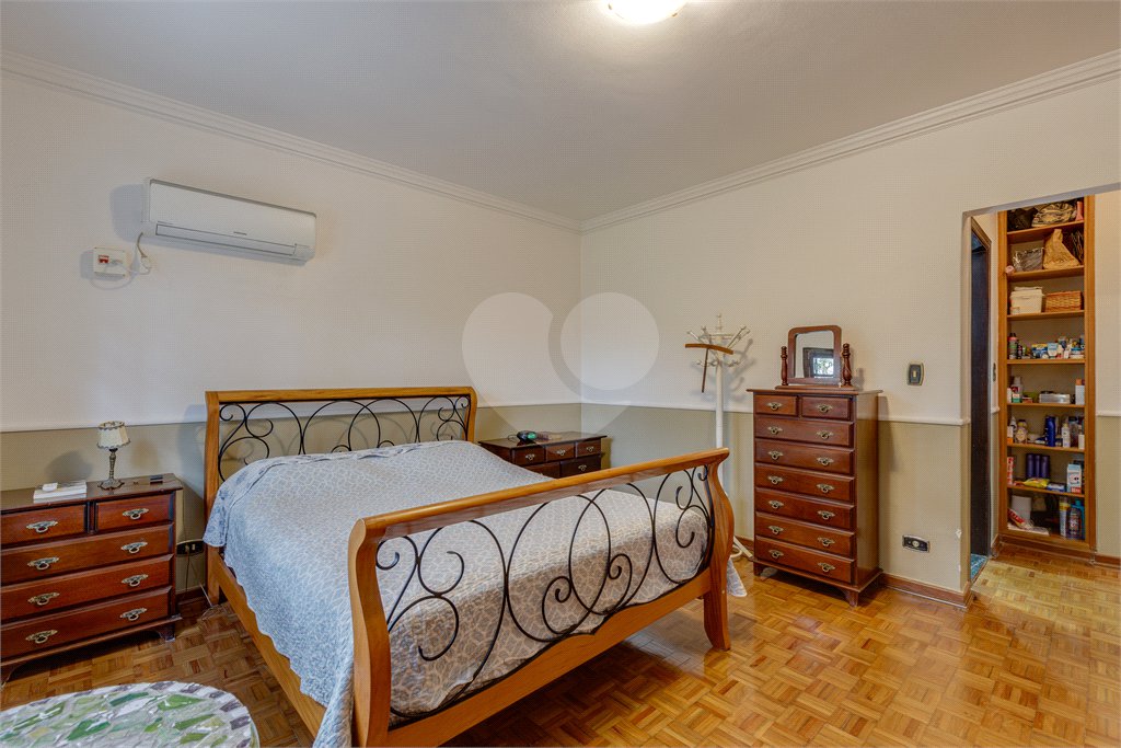 Sobrado à venda com 4 quartos, sendo 1 suíte, em Alto da Boa Vista, São Paulo, SP