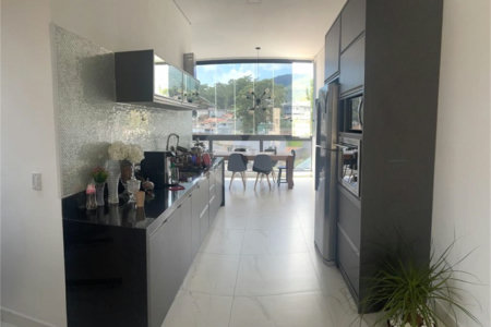 Sobrado à venda com 3 suítes em Jardim Maristela, Atibaia, SP