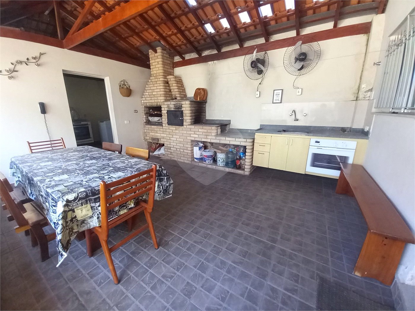 Sobrado à venda com 4 quartos, sendo 2 suítes, em Tremembé, São Paulo, SP