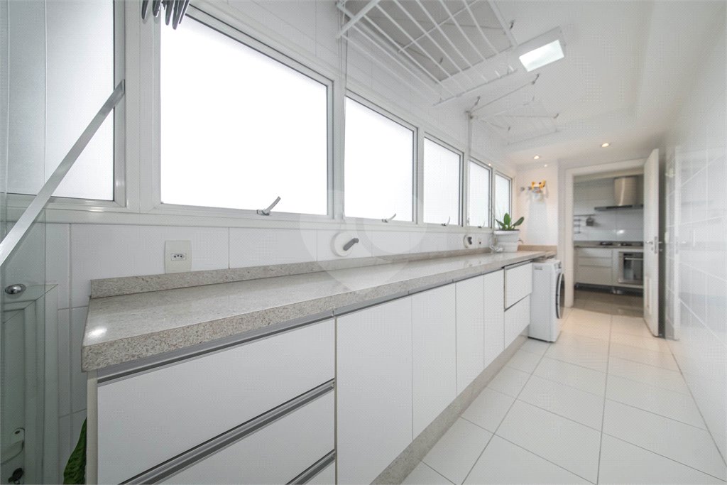 Apartamento à venda com 3 quartos, sendo 2 suítes, em Vila Mariana, São Paulo, SP
