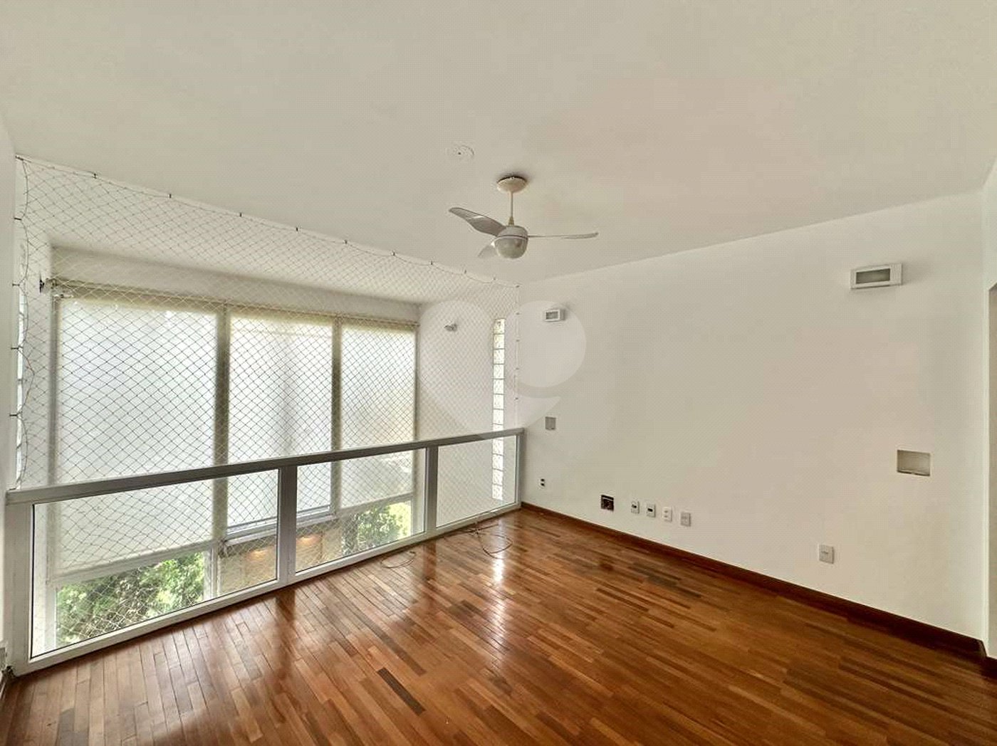 Casa à venda com 4 suítes no condomínio Recanto Impla, Carapicuíba - SP