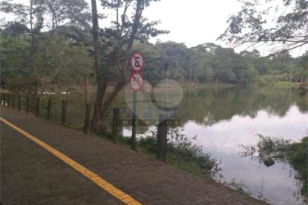 Terreno à venda no condomínio Vale da Santa Fé, Vinhedo - SP
