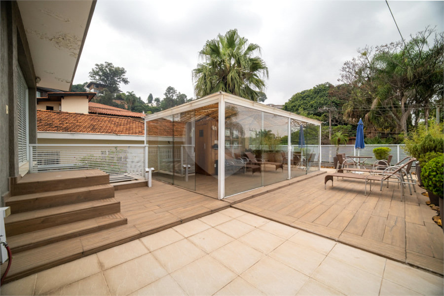 Sobrado à venda com 4 quartos, sendo 3 suítes, em Jardim São Bento, São Paulo, SP