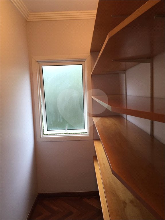 Casa à venda com 4 quartos, sendo 2 suítes, no condomínio Residencial Morumbi, São Paulo - SP