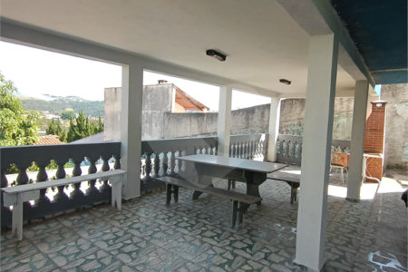 Casa à venda com 4 quartos, sendo 1 suíte, no condomínio Shangri-la, Atibaia - SP