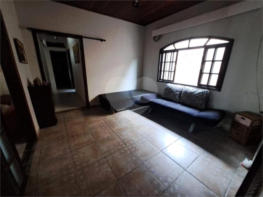 Casa à venda com 4 quartos, sendo 1 suíte, em Indaiá, Caraguatatuba, SP