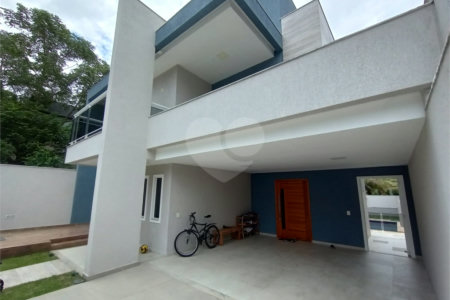 Casa à venda com 3 quartos, sendo 1 suíte, no condomínio Fazenda Cantagalo, Rio de Janeiro - RJ