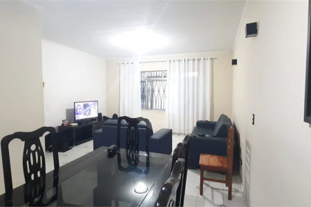Casa à venda com 3 quartos, sendo 1 suíte, em Vila Nivi, São Paulo, SP
