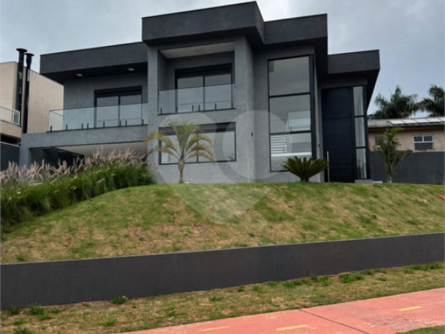 Casa à venda com 5 suítes no condomínio Residencial Santa Maria, Jandira - SP