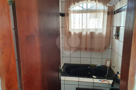 Casa à venda com 3 quartos, sendo 1 suíte, em Jardim Ikeda, Suzano, SP