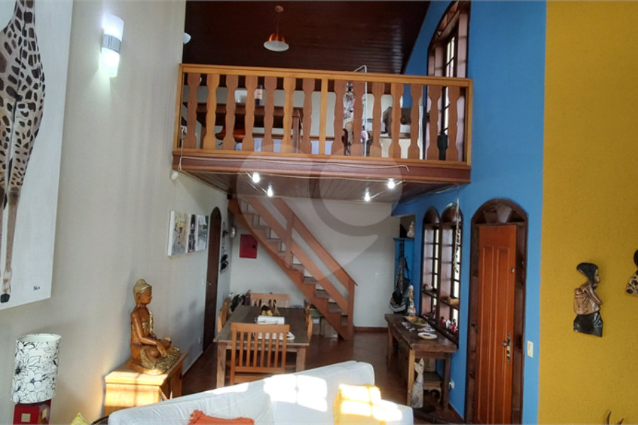 Casa à venda com 3 quartos, sendo 1 suíte, no Centro, Extrema, MG