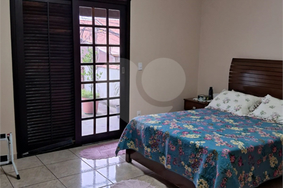 Sobrado à venda com 3 quartos, sendo 1 suíte, em Parque Gerassi, Santo André, SP