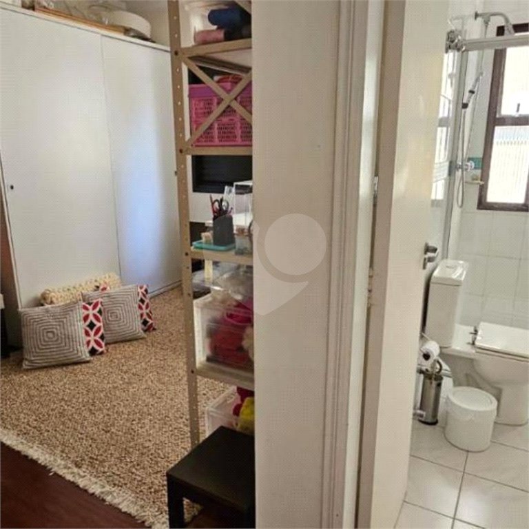 Apartamento na Vila Mariana de 200m2 com 4 dorms, 5 banheiros, 3 suítes, 4 vagas. Estuda permuta.