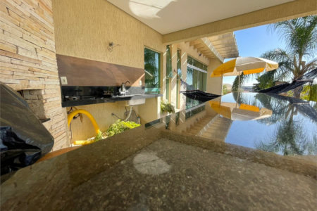 Casa à venda com 4 suítes no condomínio Haras Paineiras, Salto - SP