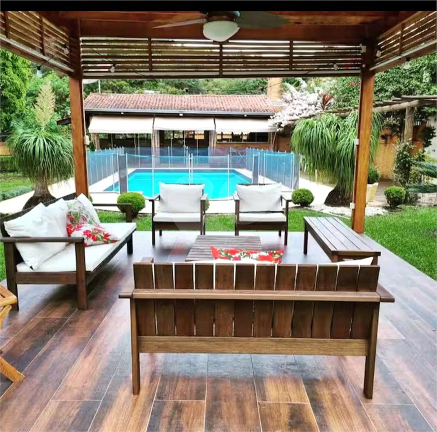 Casa à venda ou para alugar com 5 quartos, sendo 3 suítes, em Nova Gardênia, Atibaia, SP