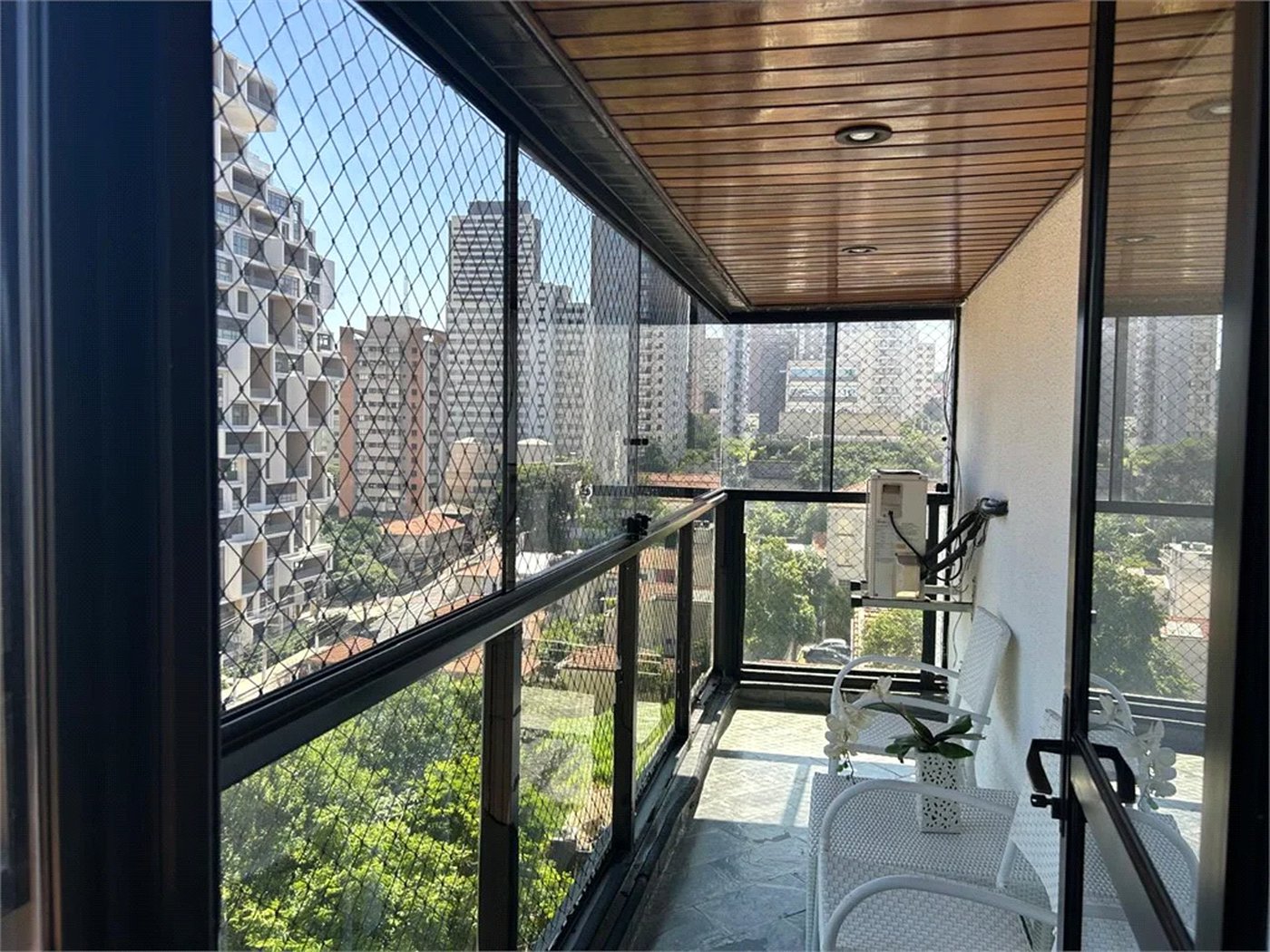 Apartamento para alugar com 3 quartos, sendo 1 suíte, em Pinheiros, São Paulo, SP