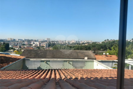 Sobrado à venda com 4 quartos, sendo 1 suíte,  em Parque dos Príncipes, São Paulo, SP