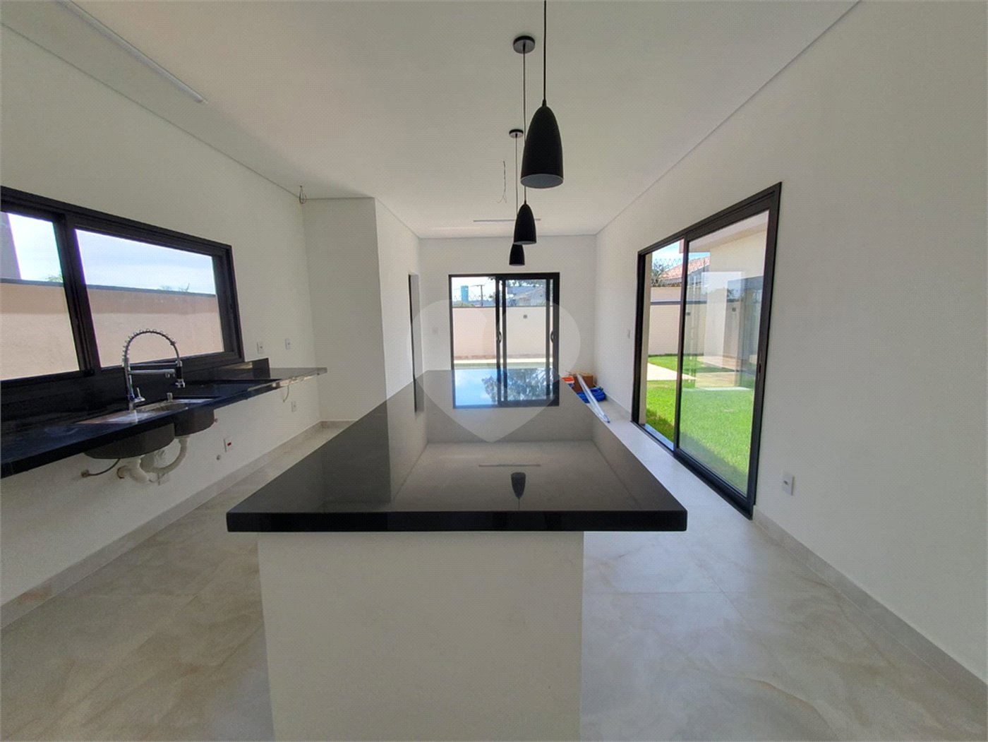 Casa à venda com 3 suítes no condomínio Via Castelli, Louveira - SP